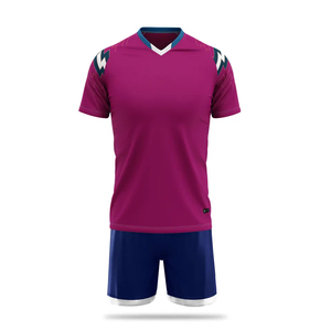 Uniformes de football en gros fabriqués avec des textiles athlétiques de qualité supérieure offrant un confort flexible et un excellent contrôle de l'humidité - Product Image 5