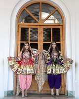 Robes de mariée vintage pour femmes, élégantes, à col en V, personnalisables, avec dentelle brodée, sequins, plumes, longueur cheville, volants naturels