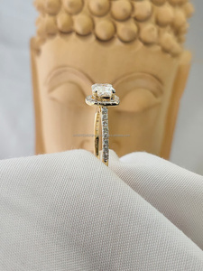 แหวนทองคำขาวประดับเพชรทรงคุชชั่นสุดหรู พร้อมเพชรข้าง ดีไซน์ประณีต ผสมผสานเสน่ห์วินเทจและความงดงามทันสมัย - Product Image 2