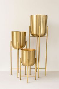 Macetero de Hierro de Diseño Novedoso con Acabados en Latón - Soporte para Accesorios de Jardín, Flores y Macetas - Product Image 5