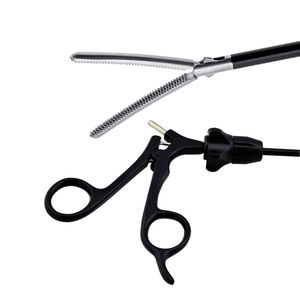 Pince chirurgicale laparoscopique manuelle courbée atraumatique 10 mm 45 cm en acier inoxydable pour interventions abdominales - Product Image 1