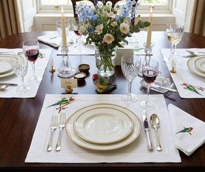 Ensemble de nappes et de serviettes de table en coton blanc fin de luxe avec broderie personnalisée Quang Thanh, motif de perroquet adorable, pour la maison et les restaurants - Product Image 2
