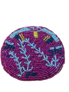 Ensemble de quatre dessous-de-verre brodés, design arbre de Noël perlé, artisanat unique et élégant, pour tasses à thé et table de bureau - Product Image 5