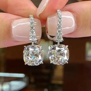 Boucles d'oreilles pour femmes en argent sterling 925 plaqué or blanc et jaune, serties de moissanite de qualité supérieure, taille coussin exquise - Product Image 6