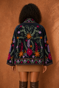 Chaqueta de Invierno con Bordado Suzani, Estilo Floral, Unisex, Hecha a Mano por Artistas, Abrigo Distintivo - Product Image 3