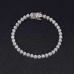 สร้อยข้อมือเทนนิสโมอิสซาไนต์รูปหัวใจ เงินแท้ 925 ประดับแบบ Bezel Set โรแมนติกหวานซึ้ง ของขวัญเครื่องประดับชั้นดี - Product Image 2