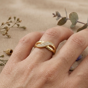 Anillo de Diamantes Moderno con Diseño de Espiral para Mujer, Banda Ondulada Dorada Minimalista, Anillo de Compromiso de Moissanita - Product Image 3