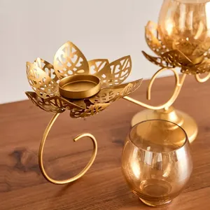 Porte-bougie en verre et métal de haute qualité, idéal comme cadeau attentionné pour les fêtes ou l'inauguration d'une maison. - Product Image 3