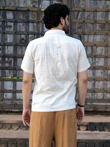 เสื้อเชิ้ตแขนสั้นผ้าฝ้ายพิมพ์ลายบล็อกสำหรับผู้ชาย สไตล์ดั้งเดิมของชาวราชสถาน ชุดพื้นเมืองลำลองสำหรับฤดูร้อนและชายหาด - Product Image 3