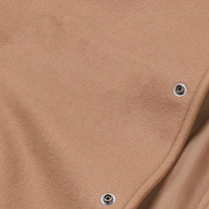 Veste varsity pour homme en matériau de haute qualité, conçue pour vous garder au chaud et vous faire ressortir élégamment en automne et en hiver. - Product Image 6