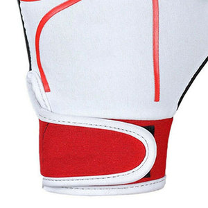 Gants de football gaélique pour hommes avec paume antidérapante de qualité supérieure, tissu extensible respirant, ajustement sûr du poignet pour l'entraînement et les matchs - Product Image 2