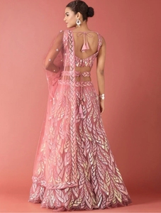 Châle en filet semi-cousu de créateur KV pour femme, en toile ethnique brodée de paillettes, collection automne (Rose) - Product Image 2