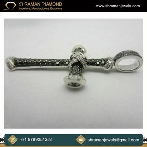 Pendentif Croix Sainte Glacée Plaqué Or 10K Diamant Noir Blanc Moissanite Taille Ronde Brillante Breloque Religieuse Chrétienne Unisexe - Product Image 3