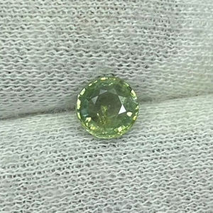 ไพลินสีเขียวธรรมชาติทรงกลมเจียระไนแบบบริลเลียนท์  ไพลินสีเขียวจากเหมืองเชลอน ไม่ผ่านการอบความร้อน ขนาด 6.50 มม. - Product Image 1