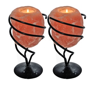 Candelabro de hierro con soporte de sal rosa, vela con contracción de las empresas de urdimbre - Product Image 1