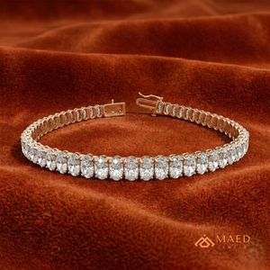 สร้อยข้อมือเทนนิสโมอิสซาไนต์ทรงวงรีชุบทองคำสีกุหลาบสำหรับผู้หญิง ดีไซน์เครื่องประดับแฟชั่นสไตล์หรูหราจากเบเวอร์ลี่ฮิลส์ - Product Image 3