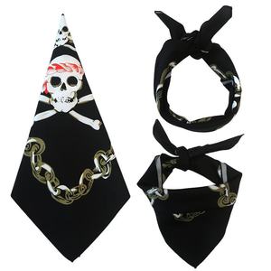 Foulard bandana en soie imprimé en gros, motif vintage citrouille d'Halloween et chat noir, carré, pour le cou - Product Image 1