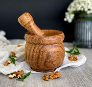 Mortier et pilon en bois traditionnels, idéaux pour broyer les herbes fraîches, les épices et préparer des recettes authentiques - Product Image 2