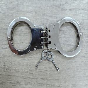 Menottes Phoenix en acier inoxydable de haute qualité avec double verrouillage et charnière de sécurité - Product Image 1