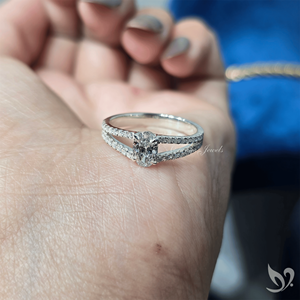 แหวนเพชรแล็บรูปไข่ 0.5 กะรัต ดีไซน์เรียบหรู ขอบเพชรแบบ Pave ทองคำขาว 10K รับรองโดย IGI เหมาะสำหรับขอแต่งงานและแหวนแต่งงาน - Product Image 4