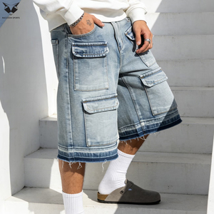 Shorts en jean cargo multi-poches respirants pour homme avec logo personnalisé, coupe ample, délavé bleu clair, style streetwear estival - Product Image 6