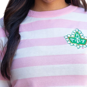 Pull brodé personnalisé pour femme, rayé rose et blanc, avec motif de crête verte, col rond, manches trois quarts, haut décontracté et tendance - Product Image 2