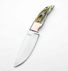 Herramienta utilitaria para exteriores de acero al carbono forjado a mano con mango de resina y refuerzo de cobre. - Product Image 1