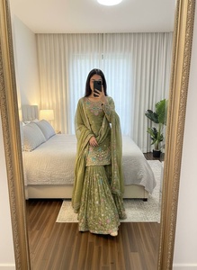 ชุดสาหรี่กะมีซดีไซน์ทันสมัยใหม่ พร้อมงานปักลายริเวอร์โมติ สำหรับงานแต่งงาน งานเลี้ยง และงานเทศกาล จากซัพพลายเออร์และผู้ส่งออกชาวอินเดีย - Product Image 2
