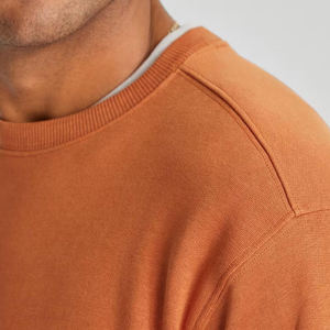 Sweat-shirt à col rond pour homme, orange, manches longues, design uni, vêtement décontracté, 100% coton, poids moyen, coupe régulière - Product Image 3
