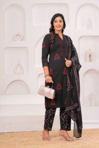 ชุด Kurta PANT dupatta สำหรับผู้หญิงพิมพ์ลายสีดำชุดชนเผ่าคอวีตรงพร้อมดีไซน์ - Product Image 5