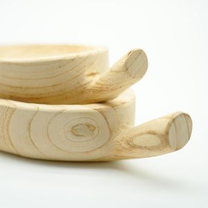 Ensemble artisanal de 2 plateaux de service en bois naturel en forme de feuille avec poignées, esthétique élégante et naturelle - Product Image 4