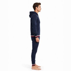 Survêtement pour homme avec tissu résistant, coupe confortable et design moderne pour les activités décontractées et sportives - Product Image 2