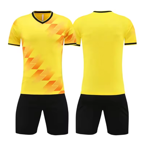 Conjunto de Uniforme de Fútbol Personalizado Unisex, Blanco y Rojo, Manga Corta, Cuello en V, Poliéster que Absorbe la Humedad, Logotipo Frontal - Product Image 2