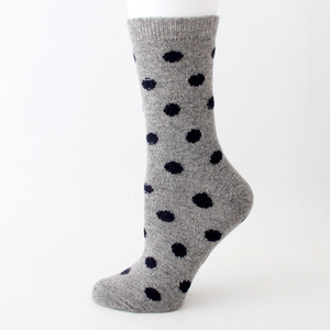 Chaussettes de sport athlétiques pour hommes de haute qualité avec logo personnalisé, en spandex/polyester, doublure en coton respirant et écologique, nouvelle tendance - Product Image 2