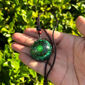 Colgante Artesanal de Orgonita con Lámina de Oro y Cristales de Reiki de 7 Chakras para Buena Suerte, Yoga y Meditación - Product Image 6