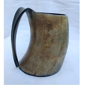Jarra de Cuerno Estilo Vikingo de Alta Calidad para Beber Hidromiel, Cerveza y Cerveza Alemana, Accesorios para Fiestas de Reenactment Medieval, Disponible para la Venta - Product Image 1