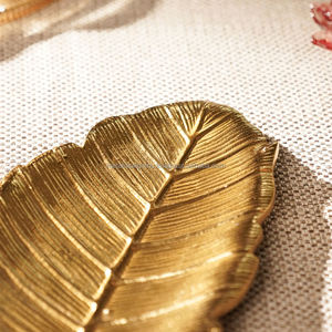 Plateau à feuilles en aluminium avec poignée antique plateau à bibelots plaqué or pour la décoration intérieure à bas prix - Product Image 6