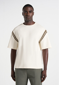 Camiseta de Punto Crema Extra Grande para Hombre con Ribete en Contraste, Manga Corta, Cuello Redondo, Diseño Casual de Color Sólido - Product Image 5