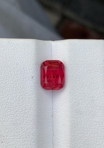 Tourmaline Rubellite Naturelle, Coupe Octogonale, Origine Inde, Pierre Précieuse Non Montée, Rouge Facettée, Qualité Exceptionnelle, Grade Rare, Certifiée par un Certificat Tierce Partie - Product Image 2