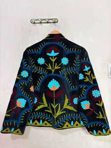 Veste florale folklorique en velours noir de luxe, artisanat intemporel, broderie Suzani faite à la main, manteau pour femme, vêtement d'extérieur bohème - Product Image 6