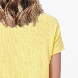 T-shirt décontracté pour femme en jersey vert olive à manches courtes et col rond, avec logo, 100 % coton biologique, écologique et à séchage rapide - Product Image 3