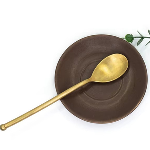 Cuillère à dessert dorée en laiton, motif tropical, manche long, gaufrée, modèle 2025, très populaire, pour la maison et les hôtels, par UO - Product Image 1