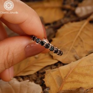 Anillo de compromiso y eternidad de plata chapada en oro rosa con moissanita, engaste de púas, diseño geométrico clásico para mujer, IGI - Product Image 3