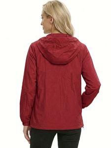 Veste coupe-vent pour femme en nylon respirant avec capuche rouge, en peau de mouton, avec logo et couleur personnalisés, dernier design - Product Image 2
