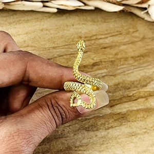 Anillo de Serpiente de Diseño Moderno, Joyería Boho de Latón para Mujer, Chapado en Oro de 18k, Anillo de Serpiente Punk para Venta al por Mayor/OEM/ODM - Product Image 3
