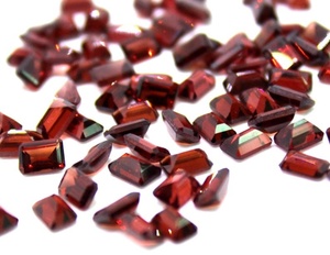 Granate Rojo Natural de Mozambique, Corte Octogonal Facetado, Gema Suelta Lisa, Precio al por Mayor para Anillos, Colgantes y Joyería - Product Image 2