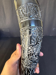 Tasse en corne de Viking pure, artisanale, naturelle, pour boire, style médiéval nordique, verre à bière, récipient en corne, objet décoratif et de collection - Product Image 5
