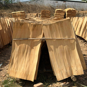 Plaques de placage en bois de caoutchouc naturel du Vietnam 100 % écologiques et durables, coupées à la rotative pour meubles d'intérieur - Product Image 1