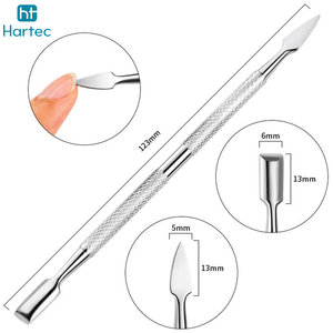 Herramienta de manicura profesional de acero inoxidable con mango texturizado multiusos, empujador de cutículas de doble punta y limpiador de uñas. - Product Image 4