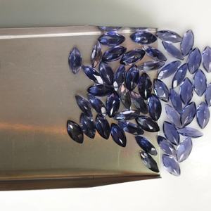 อเมทิสต์ธรรมชาติ 8x4 มม. ทรงมาร์คีส์เจียระไน สีม่วง คุณภาพดีที่สุด พลอยเม็ดเดี่ยว เอฟเฟกต์เพลโอโครอิก สำหรับทำเครื่องประดับ สีแดง - Product Image 3